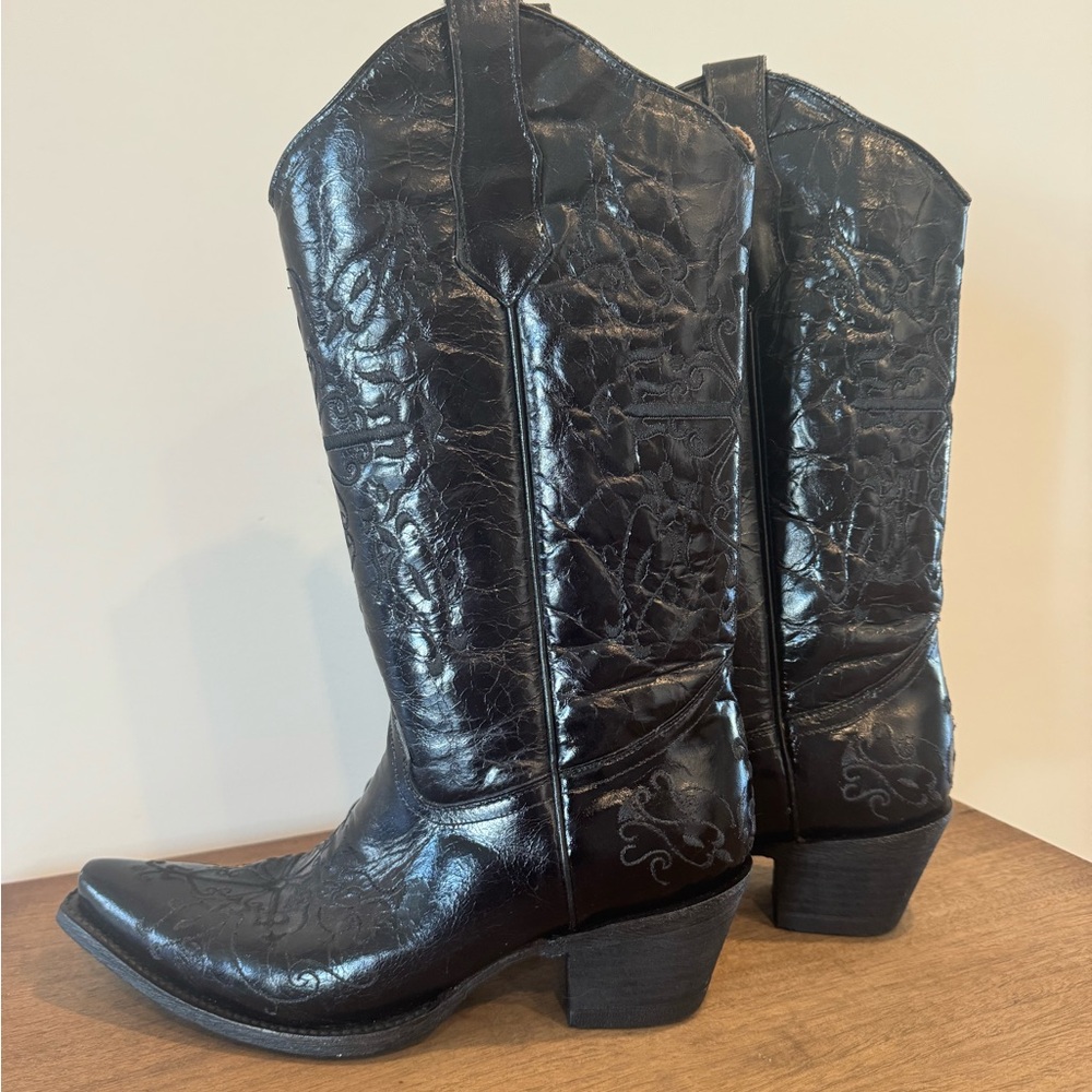Circle G by Corral Cross Embroidery Snip Toe Boots
